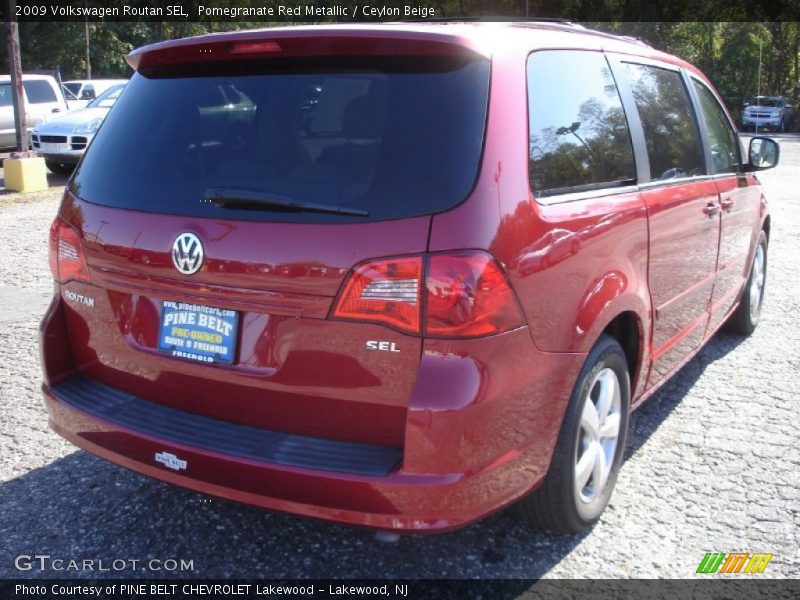 Pomegranate Red Metallic / Ceylon Beige 2009 Volkswagen Routan SEL