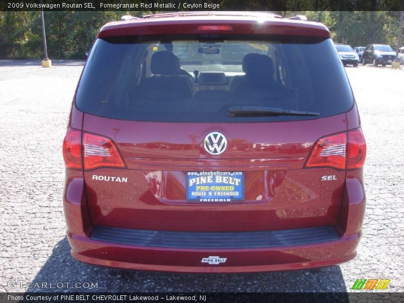 Pomegranate Red Metallic / Ceylon Beige 2009 Volkswagen Routan SEL
