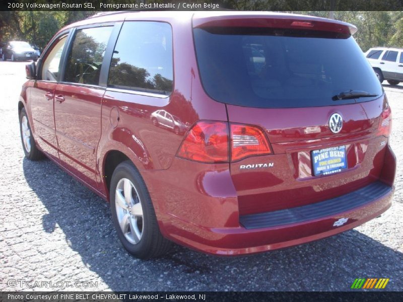 Pomegranate Red Metallic / Ceylon Beige 2009 Volkswagen Routan SEL