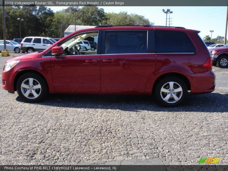 Pomegranate Red Metallic / Ceylon Beige 2009 Volkswagen Routan SEL