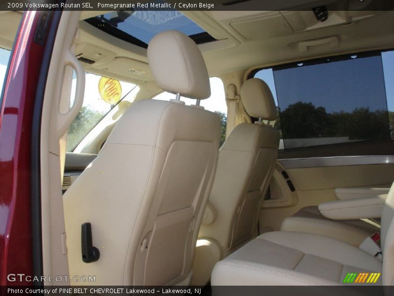 Pomegranate Red Metallic / Ceylon Beige 2009 Volkswagen Routan SEL