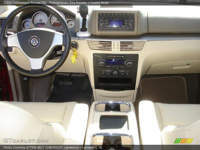 Pomegranate Red Metallic / Ceylon Beige 2009 Volkswagen Routan SEL