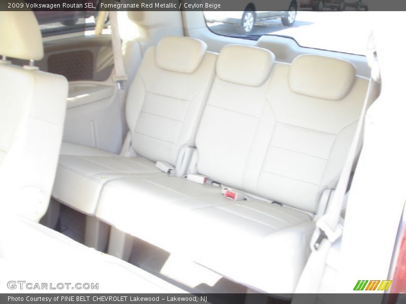 Pomegranate Red Metallic / Ceylon Beige 2009 Volkswagen Routan SEL