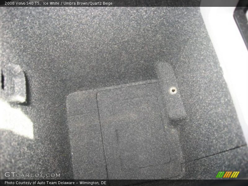 Ice White / Umbra Brown/Quartz Beige 2008 Volvo S40 T5