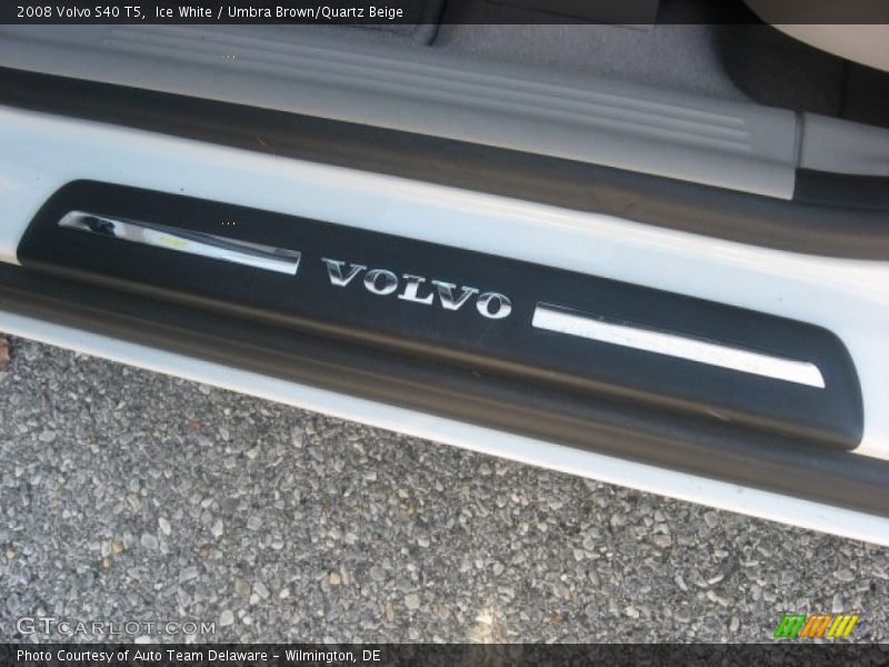 Ice White / Umbra Brown/Quartz Beige 2008 Volvo S40 T5