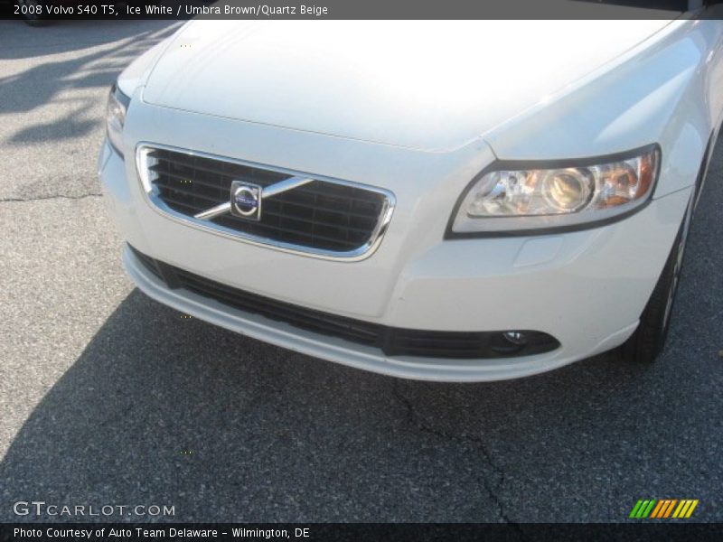 Ice White / Umbra Brown/Quartz Beige 2008 Volvo S40 T5