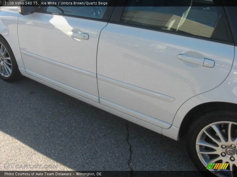 Ice White / Umbra Brown/Quartz Beige 2008 Volvo S40 T5