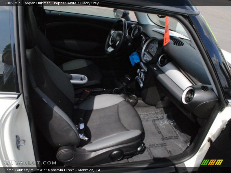 Pepper White / Black/Grey 2009 Mini Cooper Clubman