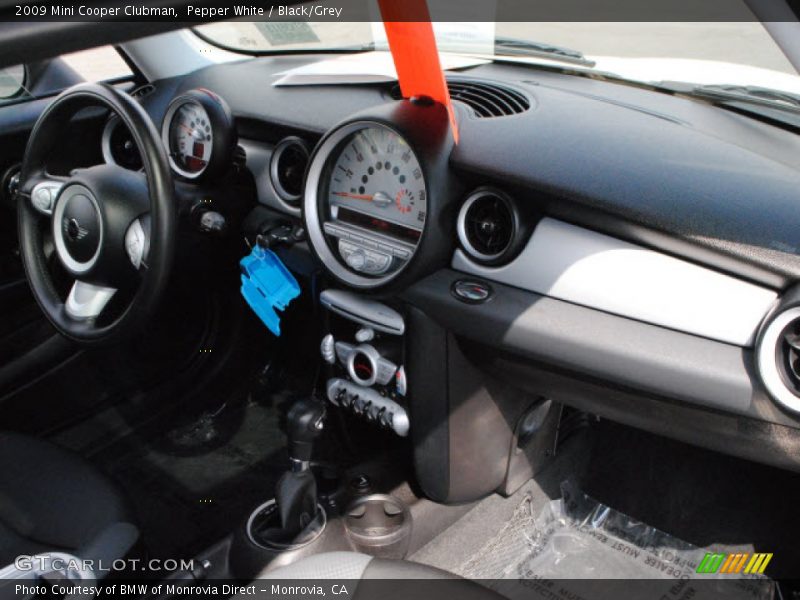 Pepper White / Black/Grey 2009 Mini Cooper Clubman