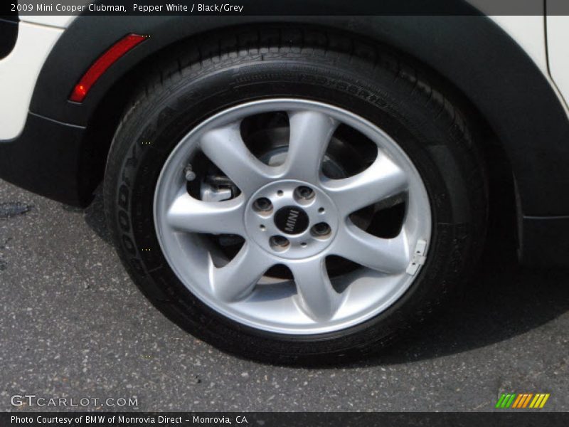 Pepper White / Black/Grey 2009 Mini Cooper Clubman