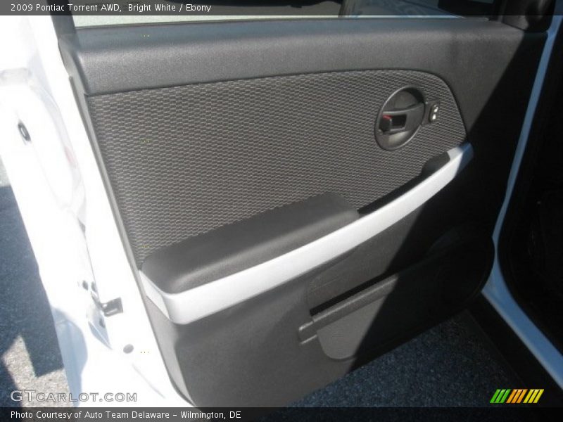 Bright White / Ebony 2009 Pontiac Torrent AWD