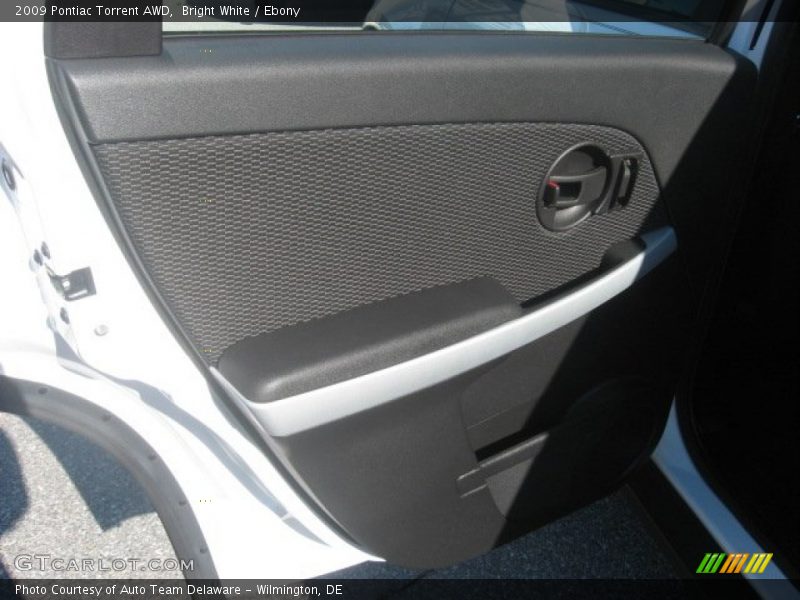 Bright White / Ebony 2009 Pontiac Torrent AWD