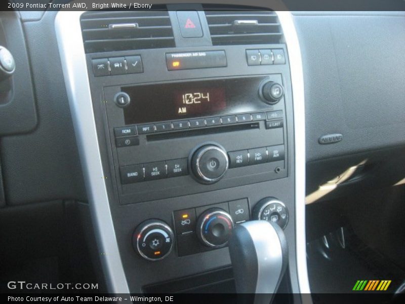 Bright White / Ebony 2009 Pontiac Torrent AWD