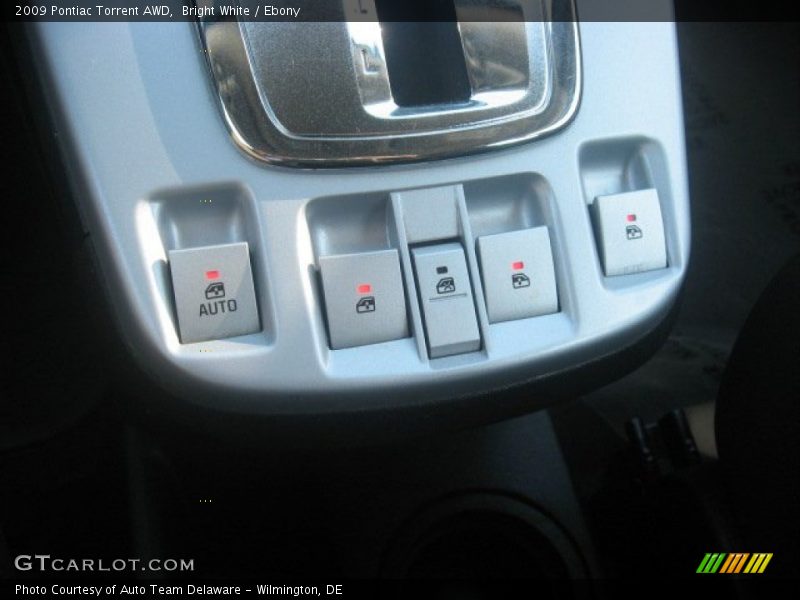 Bright White / Ebony 2009 Pontiac Torrent AWD