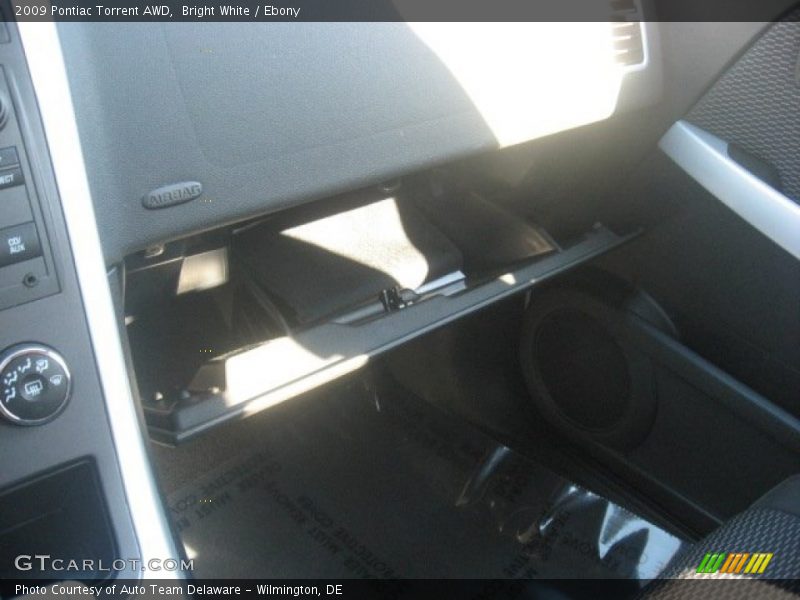 Bright White / Ebony 2009 Pontiac Torrent AWD