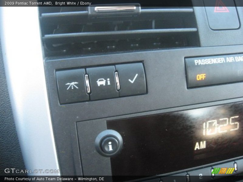 Bright White / Ebony 2009 Pontiac Torrent AWD