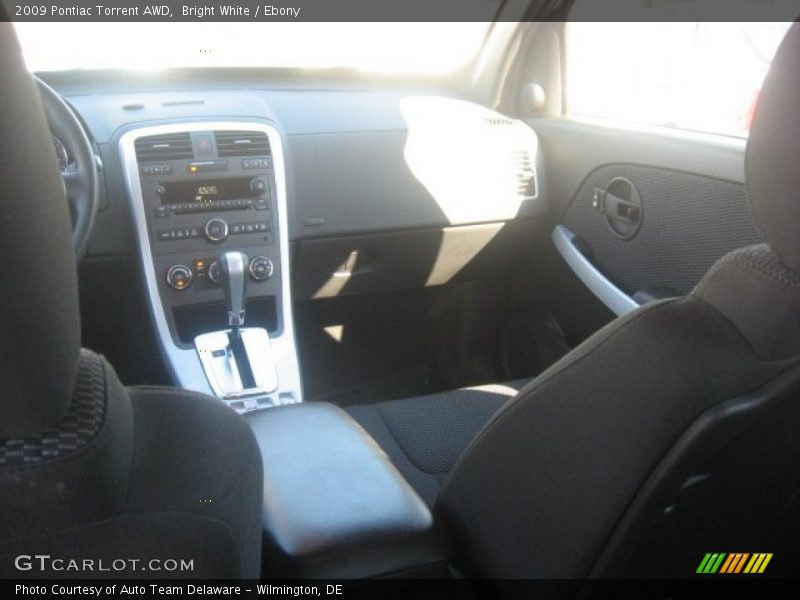 Bright White / Ebony 2009 Pontiac Torrent AWD