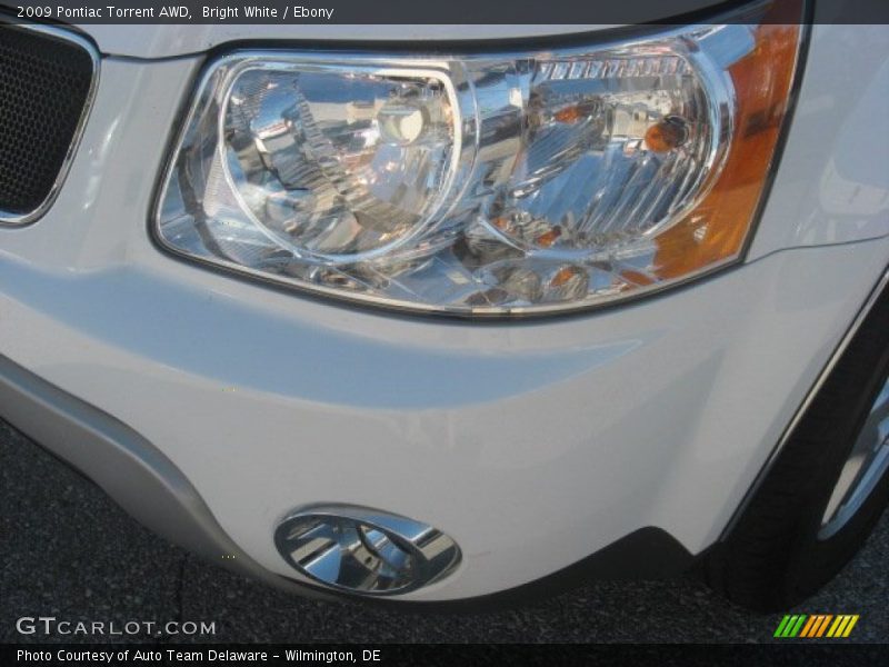 Bright White / Ebony 2009 Pontiac Torrent AWD