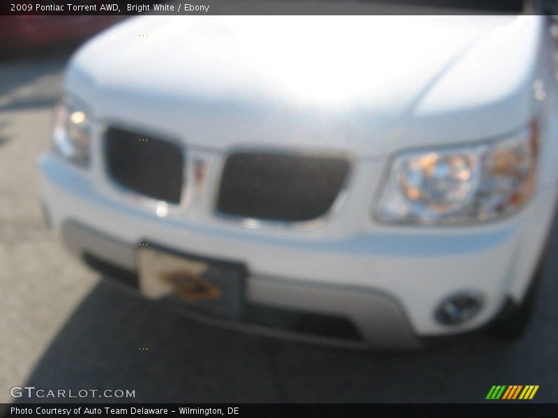 Bright White / Ebony 2009 Pontiac Torrent AWD