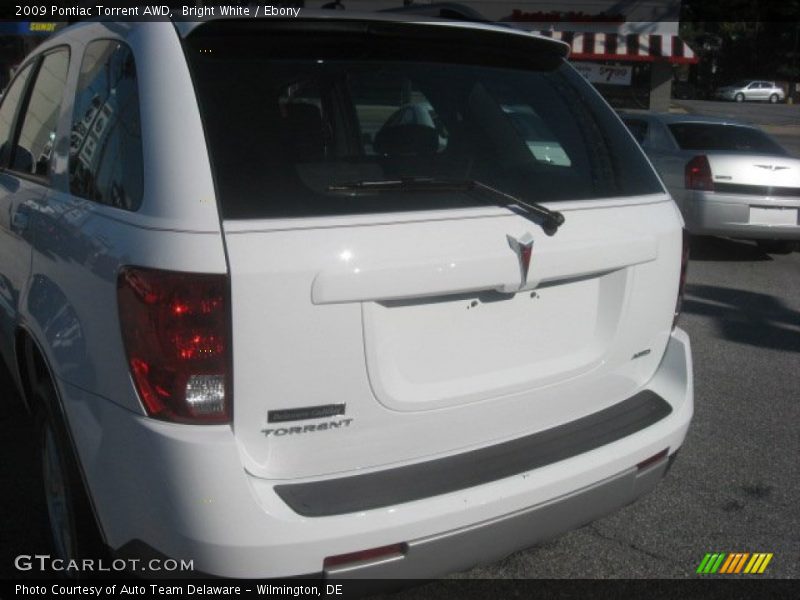 Bright White / Ebony 2009 Pontiac Torrent AWD
