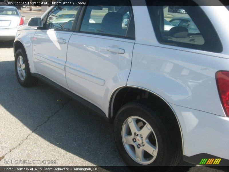 Bright White / Ebony 2009 Pontiac Torrent AWD