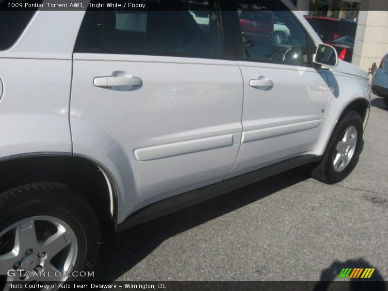 Bright White / Ebony 2009 Pontiac Torrent AWD