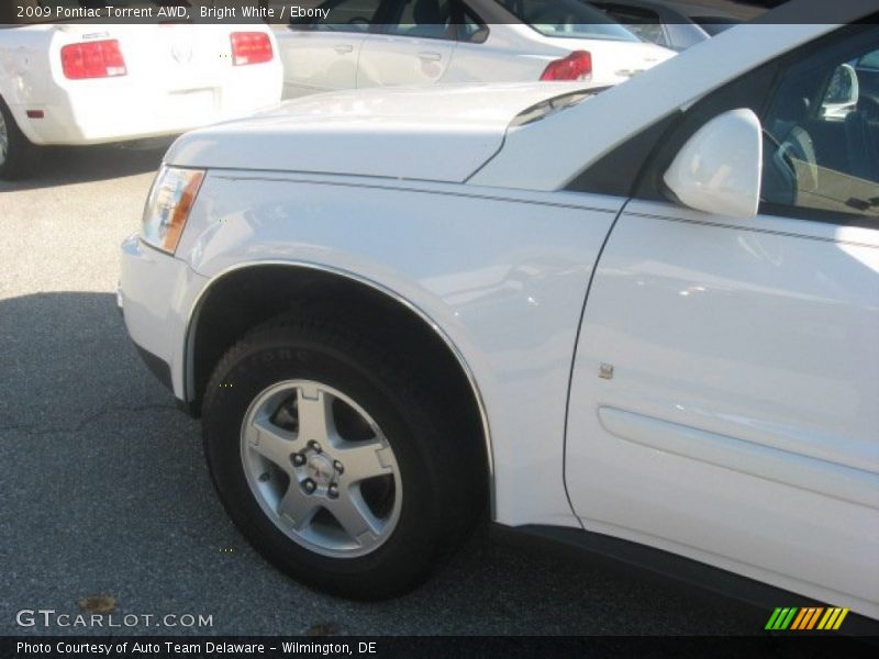 Bright White / Ebony 2009 Pontiac Torrent AWD