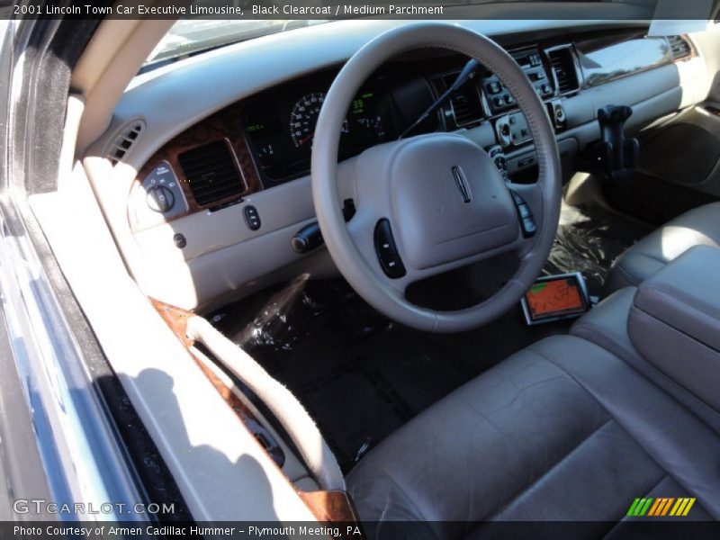 Black Clearcoat / Medium Parchment 2001 Lincoln Town Car Executive Limousine