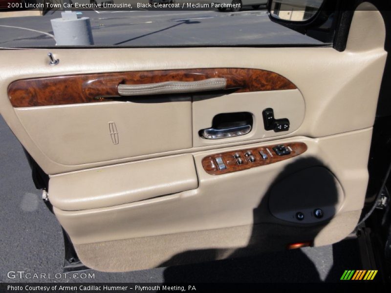 Black Clearcoat / Medium Parchment 2001 Lincoln Town Car Executive Limousine