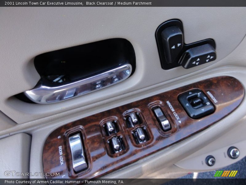 Black Clearcoat / Medium Parchment 2001 Lincoln Town Car Executive Limousine