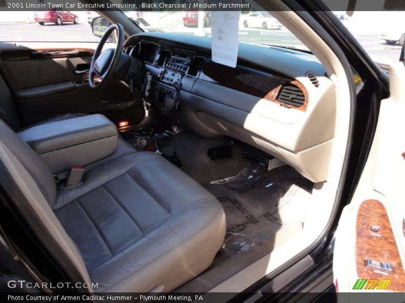 Black Clearcoat / Medium Parchment 2001 Lincoln Town Car Executive Limousine