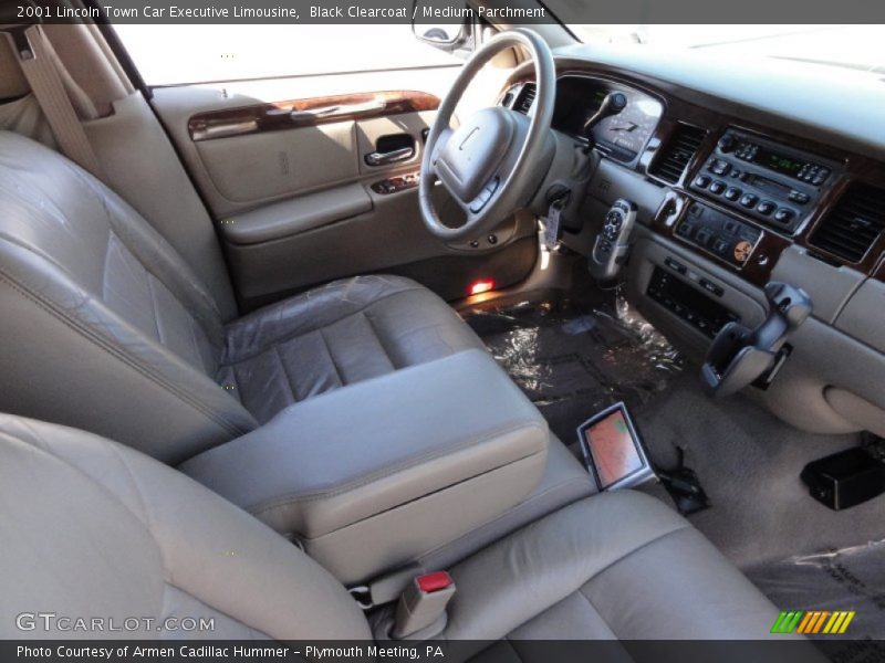 Black Clearcoat / Medium Parchment 2001 Lincoln Town Car Executive Limousine