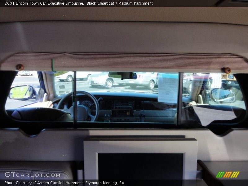 Black Clearcoat / Medium Parchment 2001 Lincoln Town Car Executive Limousine