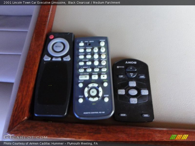 Black Clearcoat / Medium Parchment 2001 Lincoln Town Car Executive Limousine