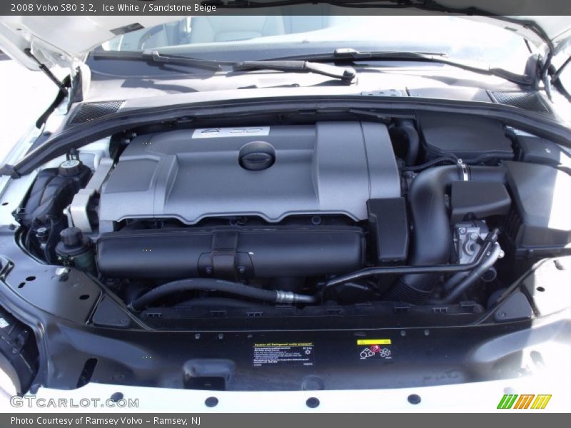 Ice White / Sandstone Beige 2008 Volvo S80 3.2