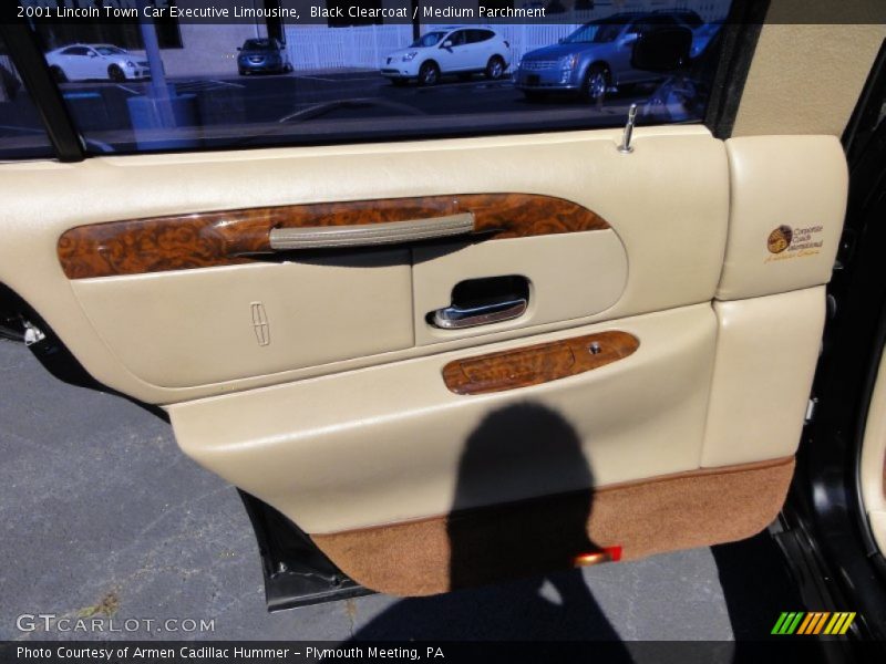 Black Clearcoat / Medium Parchment 2001 Lincoln Town Car Executive Limousine