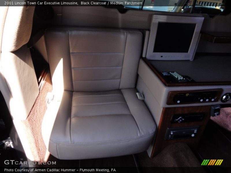 Black Clearcoat / Medium Parchment 2001 Lincoln Town Car Executive Limousine