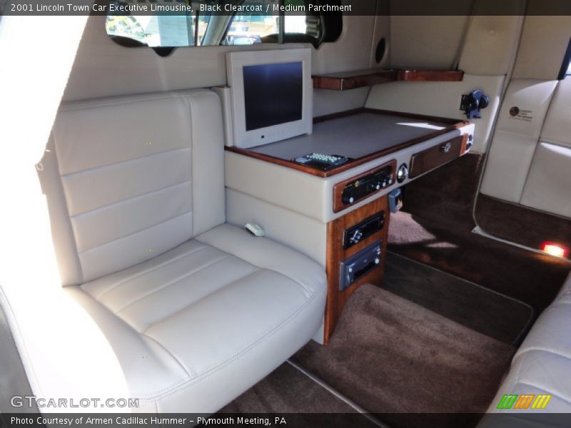  2001 Town Car Executive Limousine Medium Parchment Interior