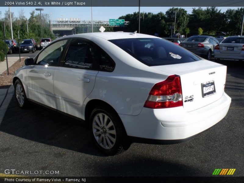Ice White / Light Taupe 2004 Volvo S40 2.4i