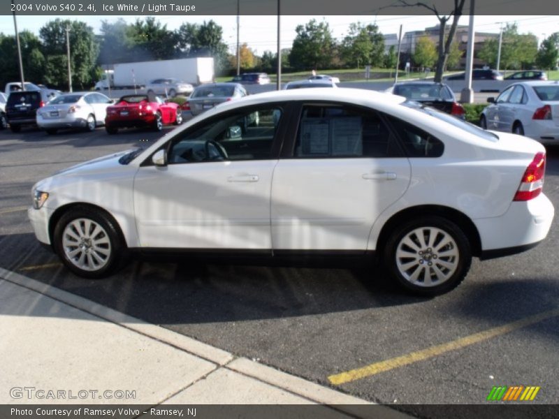 Ice White / Light Taupe 2004 Volvo S40 2.4i