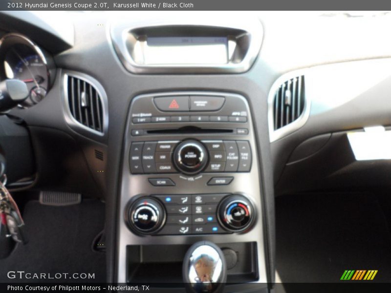 Karussell White / Black Cloth 2012 Hyundai Genesis Coupe 2.0T