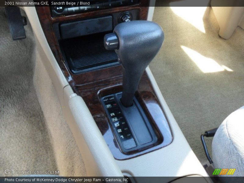 Sandrift Beige / Blond 2001 Nissan Altima GXE