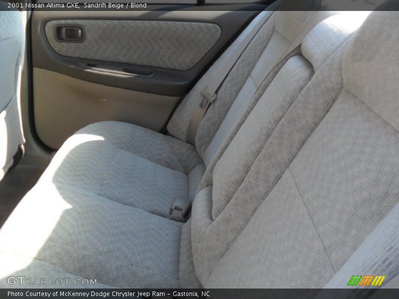 Sandrift Beige / Blond 2001 Nissan Altima GXE