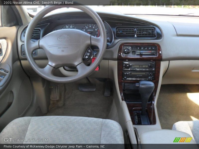 Sandrift Beige / Blond 2001 Nissan Altima GXE