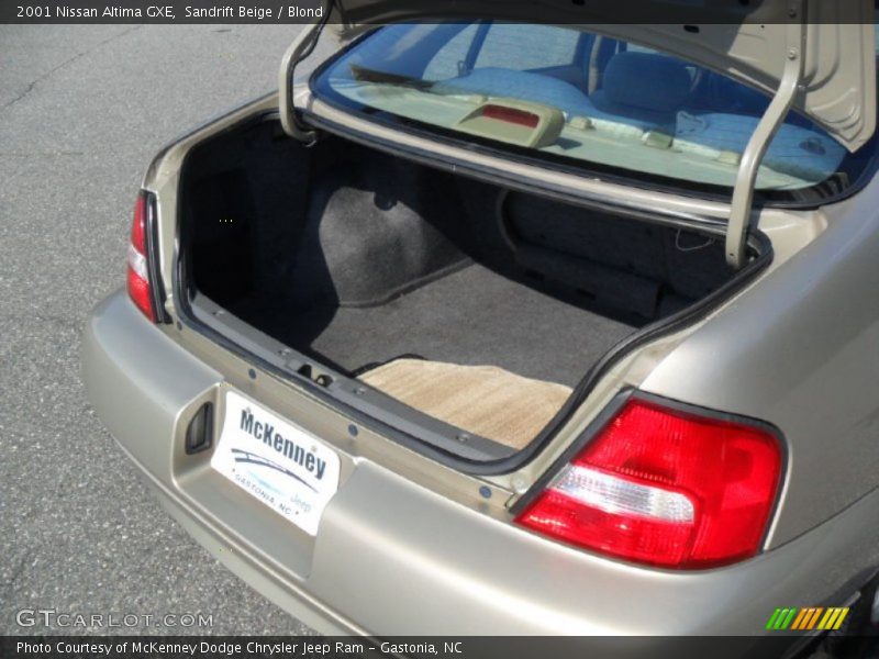 Sandrift Beige / Blond 2001 Nissan Altima GXE