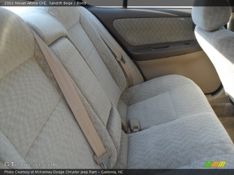 Sandrift Beige / Blond 2001 Nissan Altima GXE
