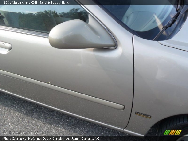 Sandrift Beige / Blond 2001 Nissan Altima GXE
