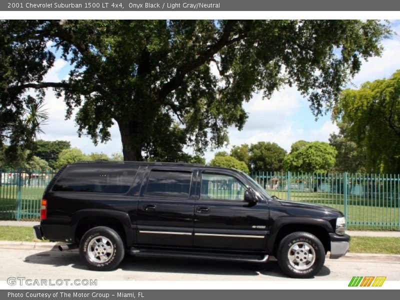 Onyx Black / Light Gray/Neutral 2001 Chevrolet Suburban 1500 LT 4x4