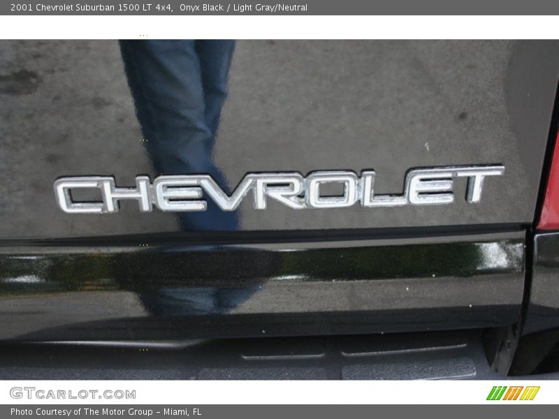 Onyx Black / Light Gray/Neutral 2001 Chevrolet Suburban 1500 LT 4x4