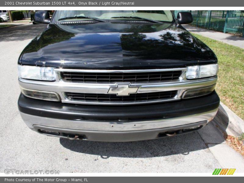 Onyx Black / Light Gray/Neutral 2001 Chevrolet Suburban 1500 LT 4x4